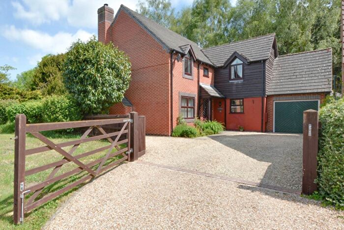 4 Bedroom Detached House For Sale In Cedar Close, Worton, Devizes, Wiltshire, SN10