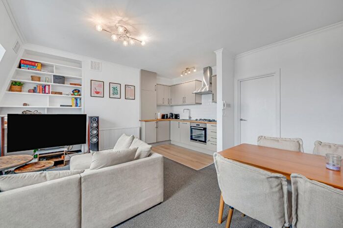 2 Bedroom Flat For Sale In Eardley Crescent, London, SW5