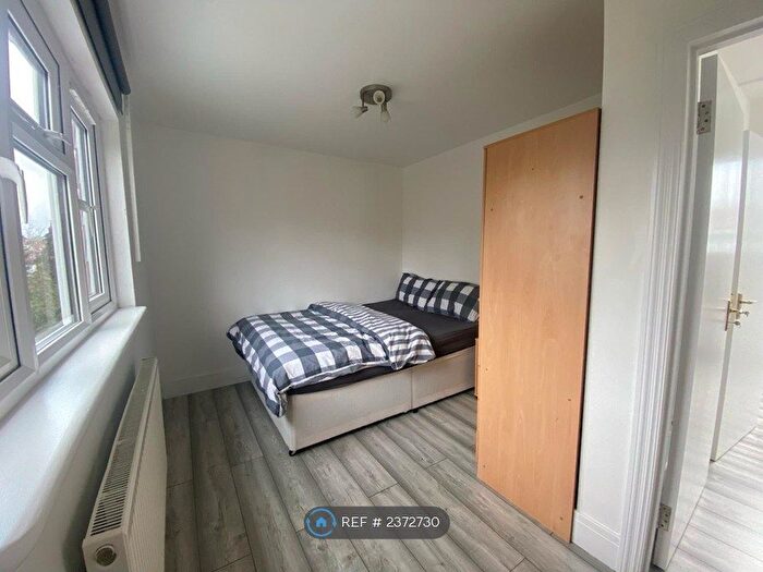 2 Bedroom Flat To Rent In Farm Road, Edgware, HA8