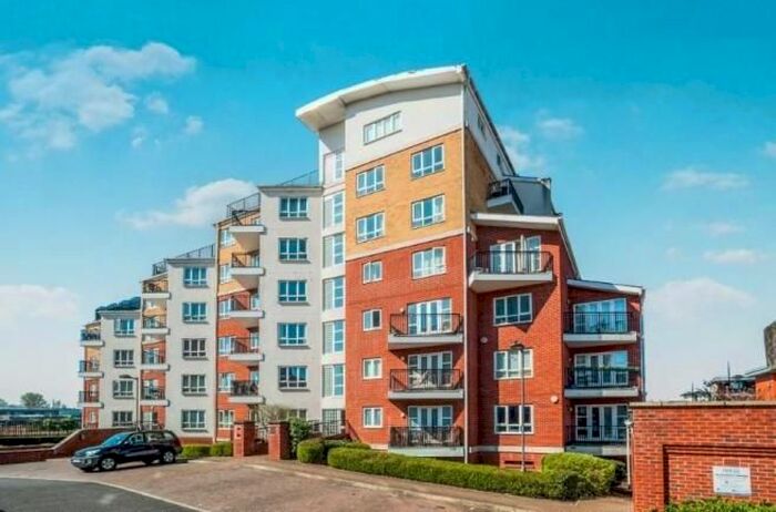 2 Bedroom Flat To Rent In The Gateway, Watford, WD18