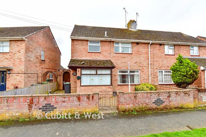 3 Bedroom Semi Detached House For Sale In Parkhouse Farm Way, Havant, Hampshire, PO9