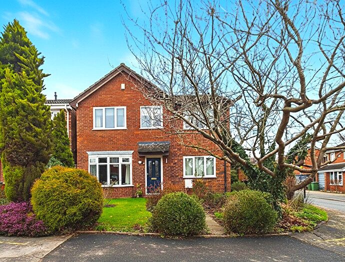 4 Bedroom Detached House For Sale In Birch Close, Kingsbury, B78