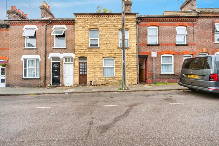 5 Bedroom Terraced House For Sale In Cowper Street, Luton, Bedfordshire, LU1