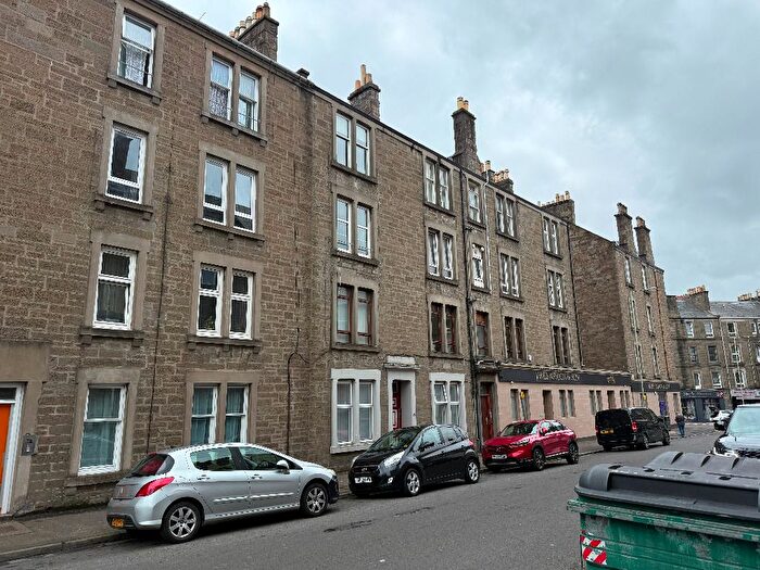 2 Bedroom Flat To Rent In Cardean Street, Stobswell, Dundee, DD4