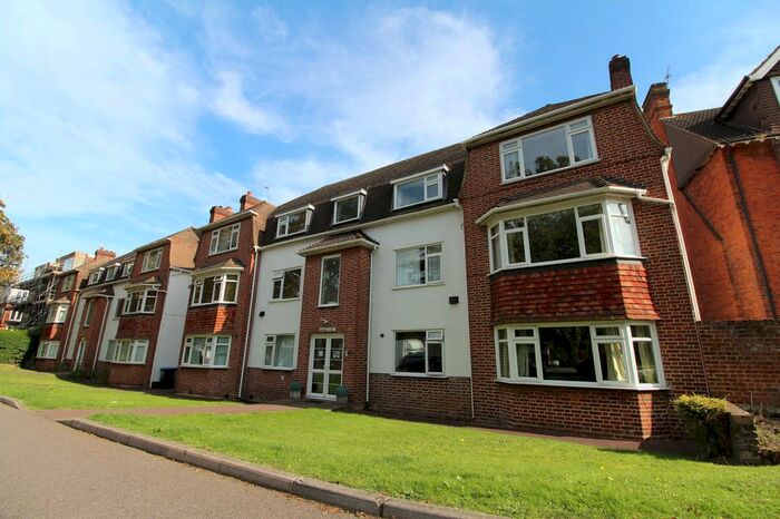 2 Bedroom Flat To Rent In Brackley Court, Beckenham, BR3