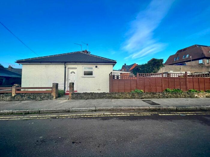 2 Bedroom Bungalow To Rent In Fairfield Road, Brentwood, CM14