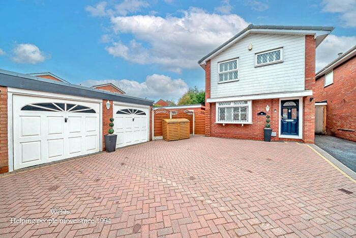 3 Bedroom Detached House For Sale In Coltsfoot View, Walsall, WS6