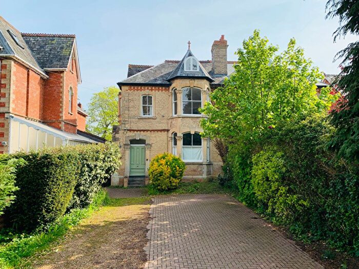 2 Bedroom Flat To Rent In South Road, Taunton, TA1