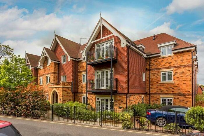 2 Bedroom Flat To Rent In Station Approach, Oxted, RH8