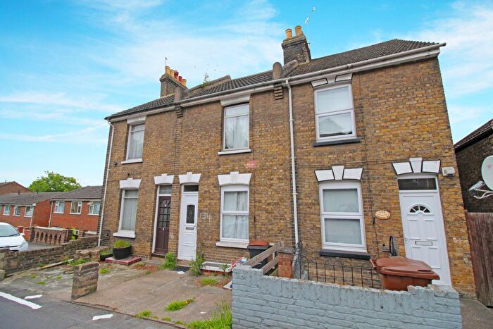 2 Bedroom Terraced House To Rent In Beacon Road, Chatham, ME5
