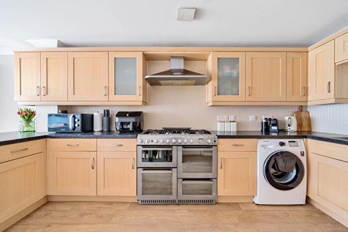 3 Bedroom End Of Terrace House For Sale In Atkinson Road, Hawkinge, CT18