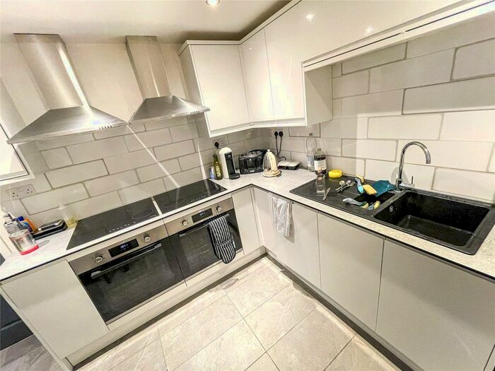 8 Bedroom Semi-Detached House To Rent In Linden Grove, Manchester, Greater Manchester, M14