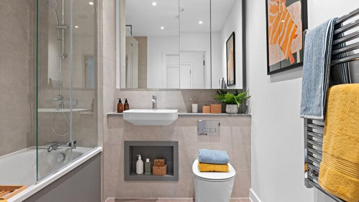 1 Bedroom Flat For Sale In Plumstead Road, London, SE18