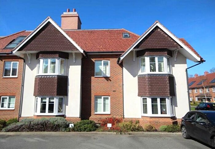 2 Bedroom Apartment To Rent In Poplar Road, Esher, Surrey, KT10