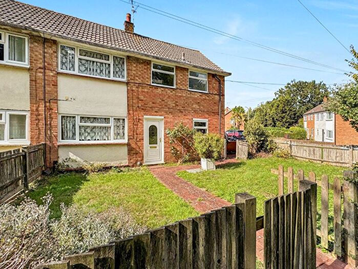 3 Bedroom End Terrace House For Sale In Oak Tree Road, Ashford, Kent, TN23