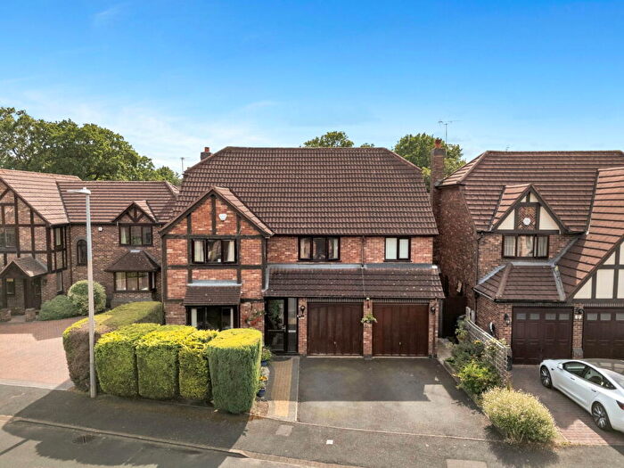 4 Bedroom Detached House For Sale In Swinbrook Way, Solihull [Tudor Grange Catchment], B90