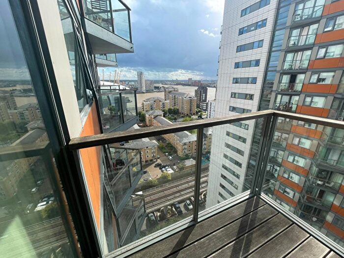 2 Bedroom Flat To Rent In Neutron Tower, Blackwall Way, Blackwall, London, E14