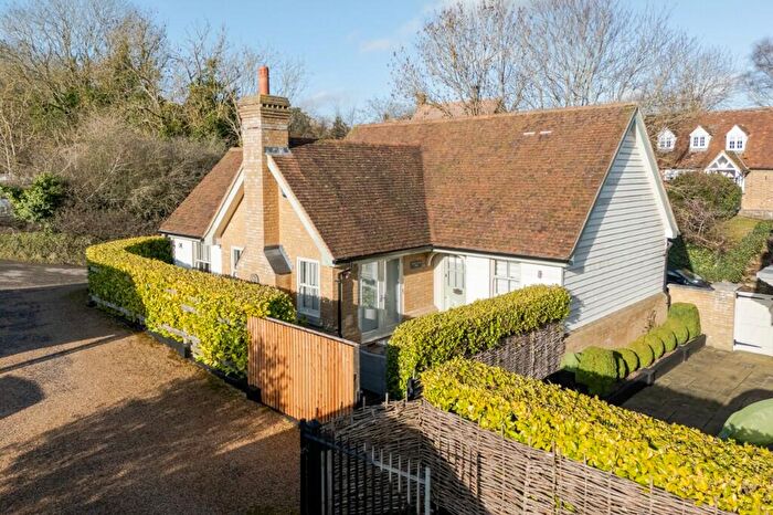 2 Bedroom Detached House For Sale In Hertingfordbury Road, SG14