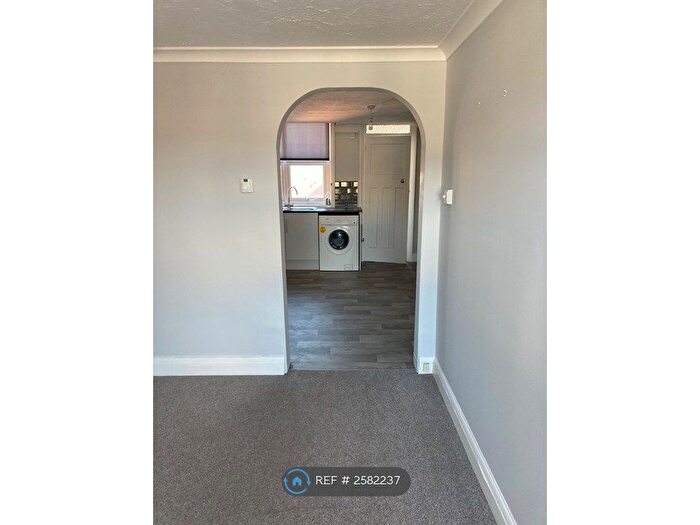 1 Bedroom Flat To Rent In Albert Parade, Eastbourne, BN21