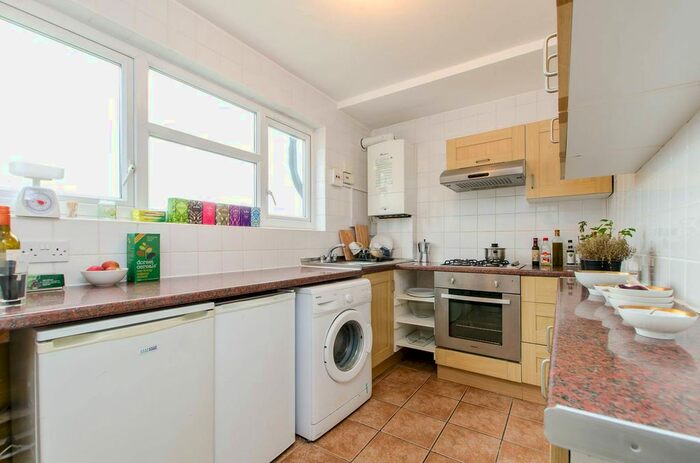 2 Bedroom Flat To Rent In Pitfield Street, Hoxton, London, N1