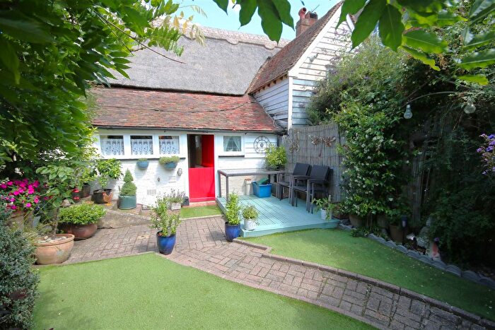 2 Bedroom Property For Sale In The Street, Ash, Canterbury, CT3