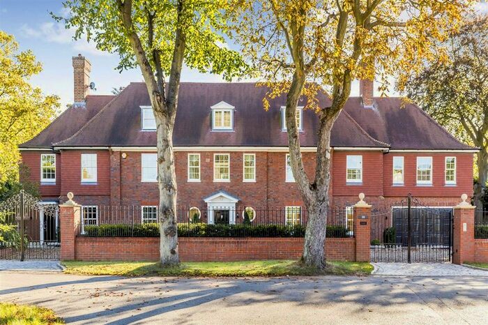 6 Bedroom Detached House To Rent In Stoke Road, Kingston Upon Thames, KT2