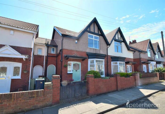 3 Bedroom Semi-Detached House For Sale In Henderson Road, St Gabriels, Sunderland, SR4