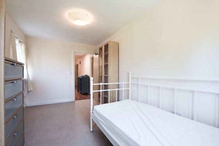 2 Bedroom Flat To Rent In Beach Lodge, Hendon Lane, Finchley, London, N3
