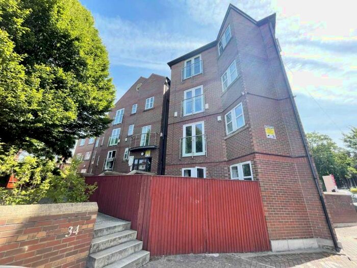 4 Bedroom Apartment To Rent In Kensington Terrace, Hyde Park, LS6