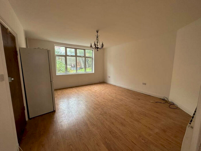 1 Bedroom Apartment To Rent In Croydon Road, Surrey, CR3