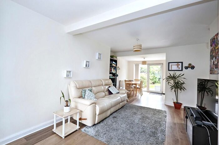 4 Bedroom Detached House To Rent In Brighton Road, Addlestone, KT15