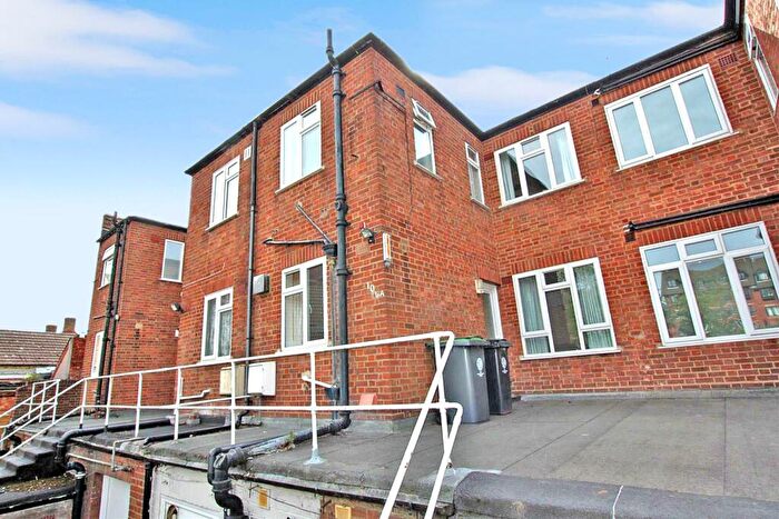 2 Bedroom Maisonette To Rent In High Street, Rushden, Northants, NN10