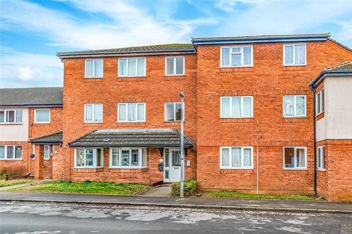 2 Bedroom Flat For Sale In Rose Street, Rodbourne, Swindon, SN2