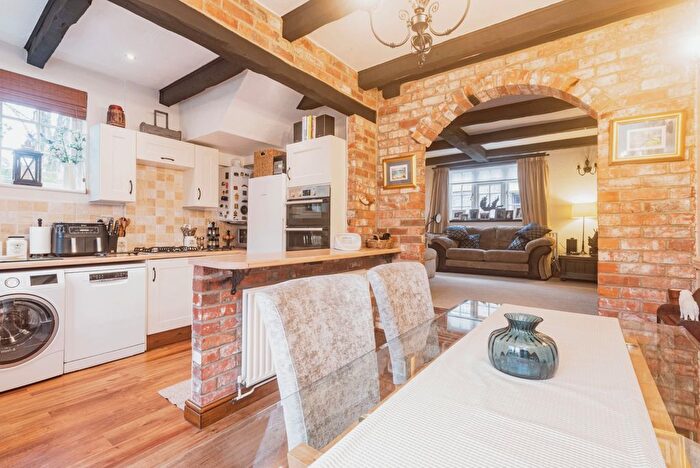 2 Bedroom Cottage For Sale In Church Lane, Thatcham, RG19