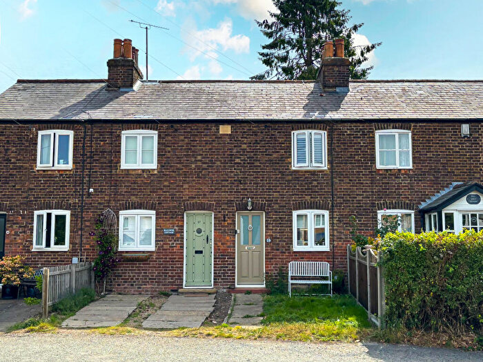 2 Bedroom Terraced House For Sale In Bullens Green Lane, Hatfield, AL4