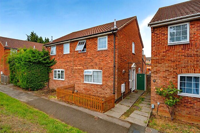 2 Bedroom Semi Detached House For Sale In Osprey Walk, Luton, Bedfordshire, LU4