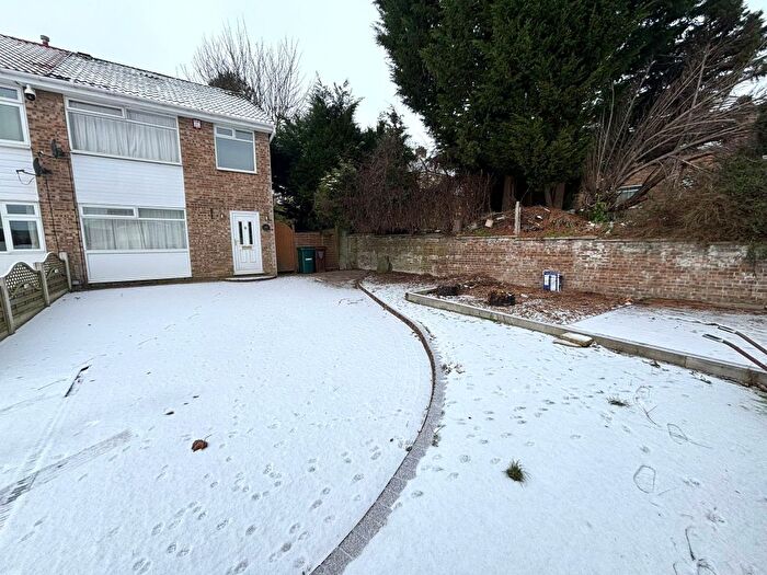 3 Bedroom Semi Detached House For Sale In Pentland Avenue, Clayton, Bradford, BD14