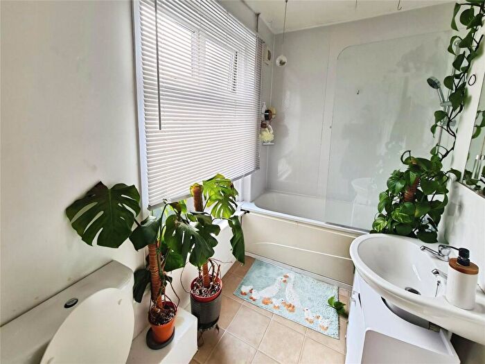 5 Bedroom House To Rent In Milton Road, Southampton, Hampshire, SO15