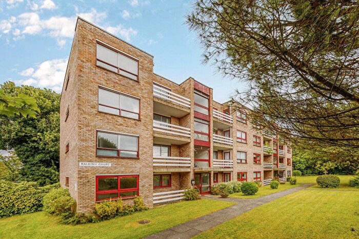 2 Bedroom Flat To Rent In Kent Avenue, Pitshanger, London, W13