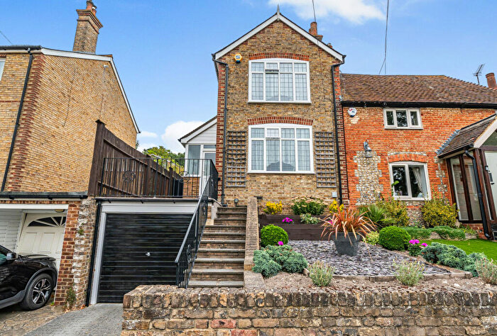 2 Bedroom Link Detached House For Sale In Rushmore Hill, Orpington, BR6