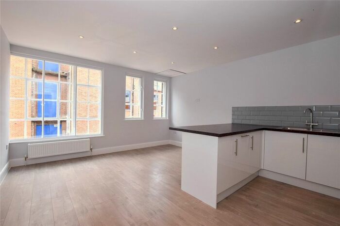 2 Bedroom Flat To Rent In High Street, Watford, Hertfordshire, WD17
