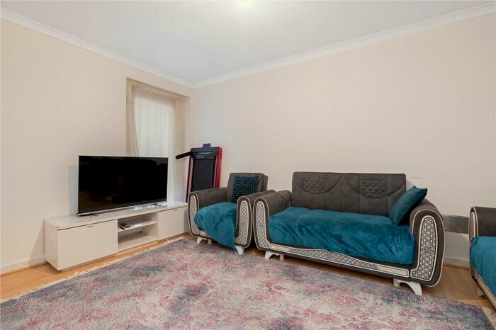 2 Bedroom Apartment To Rent In St Mary Le Park Court, Parkgate Road, London, SW11