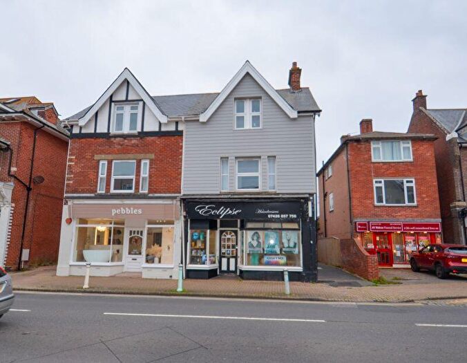 3 Bedroom Flat To Rent In Highcliffe Town Centre, BH23