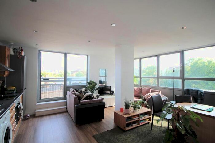 2 Bedroom Flat To Rent In New Park Road, London, SW2