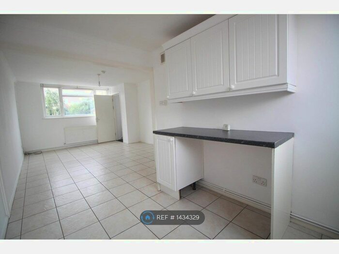 4 Bedroom Terraced House To Rent In Gloucester Gardens, London, SM1