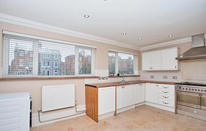 2 Bedroom Flat To Rent In Castle Hill Avenue, Folkestone, Kent, CT20