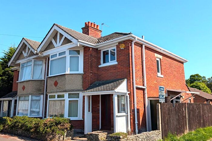 3 Bedroom Semi-Detached House To Rent In Pointout Road, SO16