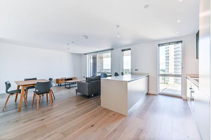 3 Bedroom Flat To Rent In Boulevard Point, Croydon, CR0