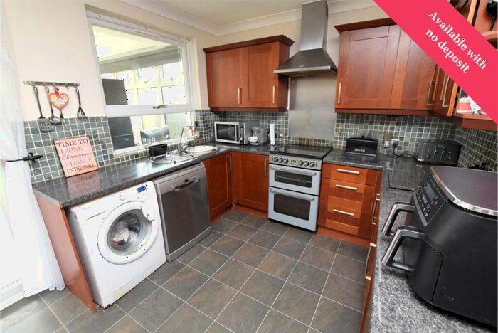 3 Bedroom Terraced House To Rent In Essex Road, Romford, RM7