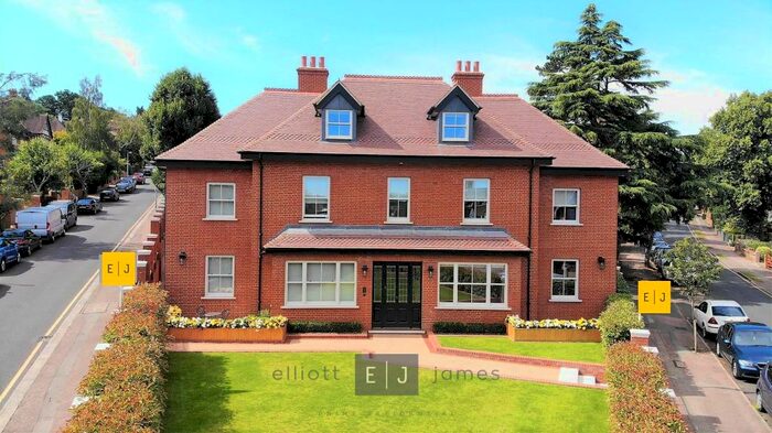 2 Bedroom Penthouse To Rent In Connaught Avenue, Loughton, IG10